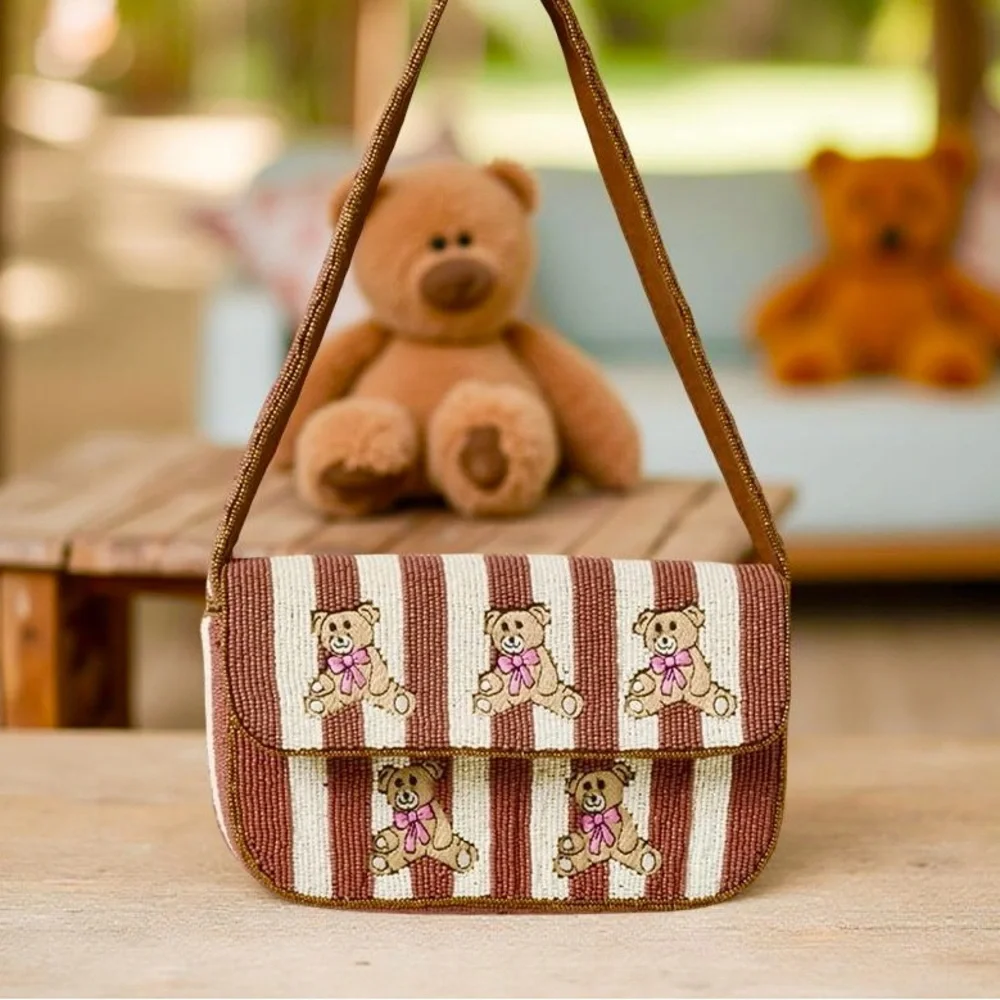 Teddy Bear Beaded Bag 🧸💕 - Picture 3 of 5